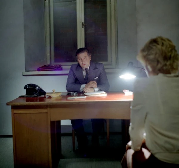 Jako major "Kąpielowy" w filmie "Przesłuchanie" Ryszarda Bugajskiego (1982) Jako major "Kąpielowy" w filmie "Przesłuchanie" Ryszarda Bugajskiego (1982)