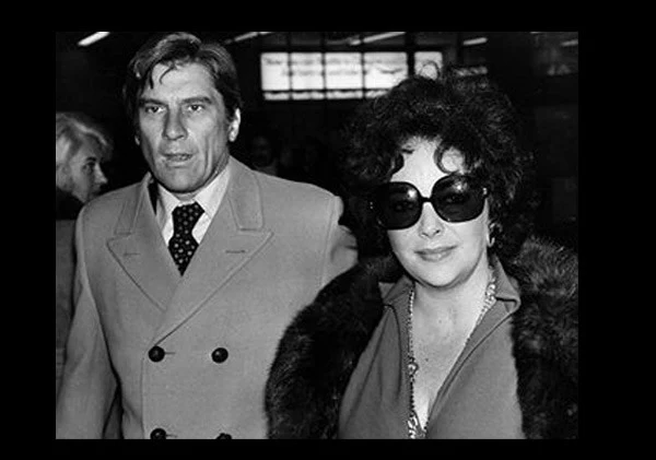 Amerykański polityk John Warner (1976-82)