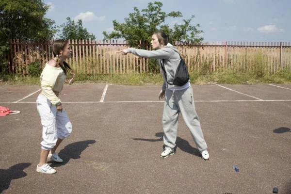 Obraz Andrei Arnold pokazuje szokujące oblicze brytyjskich nastolatek. Tuż przed amerykańską premierą filmu dziennikarz Associated Press stwierdził, że "Fish Tank" ogląda się z prawdziwym poczuciem winy.