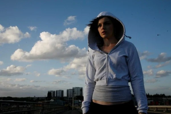 Film kręcono w Essex oraz wschodniej części Londynu. "Kiedy zobaczyłam to miejsce, od razu je pokochałam. Głośna autostrada, dymy fabryk i otwarte przestrzenie, dzikość, puste pola parkingowe" - wspomina reżyserka.