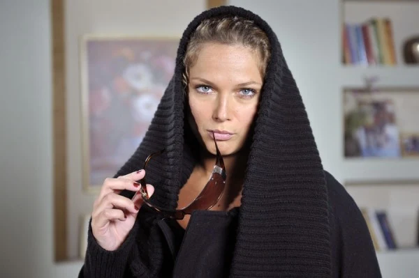 "Pod jej oschłą powierzchownością kryje się coś więcej" - broni swej bohaterki Joanana Liszowska