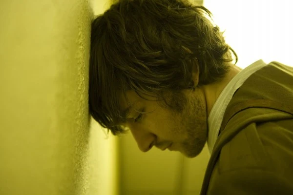 Dodatkowych emocji dostarcza Verze przeczucie, że znalazła swoją bratnią duszę. Lecz jak długo można toczyć rozgrywkę, która grozi utratą wielkiej miłości? A jeśli Vera porzuci grę, czy romans przetrwa?