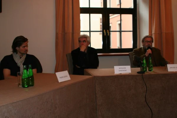Zdjęcia do filmu "Wygrany" potrwają we Wrocławiu do końca maja. Później ekipa będzie jeszcze pracować w USA i niemieckiem Baden-Baden. Zdjęcia do filmu "Wygrany" potrwają we Wrocławiu do końca maja. Później ekipa będzie jeszcze pracować w USA i niemieckiem Baden-Baden.