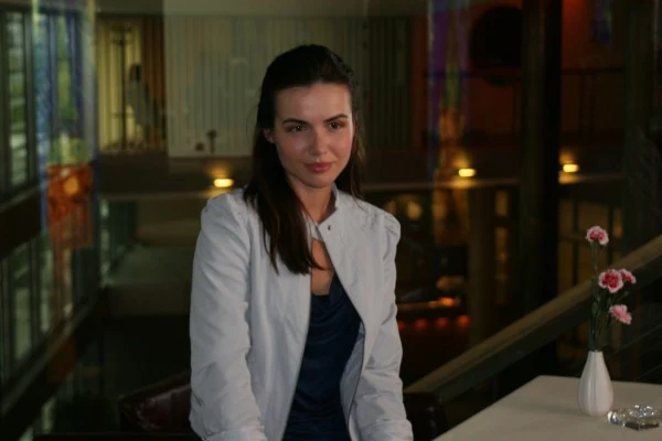 Marta Żmuda Trzebiatowska przyleciała na plan "Wygranego" prosto z Nowego Orleanu, gdzie powstają zdjęcia do debiutu reżyserskiego Dermota Mulroney'a: "Love, Wedding, Marriage", w którym polska aktorka wystąpi u boku m.in. Mandy Moore i Kellana Lutza. Marta Żmuda Trzebiatowska przyleciała na plan "Wygranego" prosto z Nowego Orleanu, gdzie powstają zdjęcia do debiutu reżyserskiego Dermota Mulroney'a: "Love, Wedding, Marriage", w którym polska aktorka wystąpi u boku m.in. Mandy Moore i Kellana Lutza.