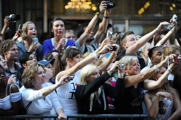 Fani czekają na swe gwiazdy