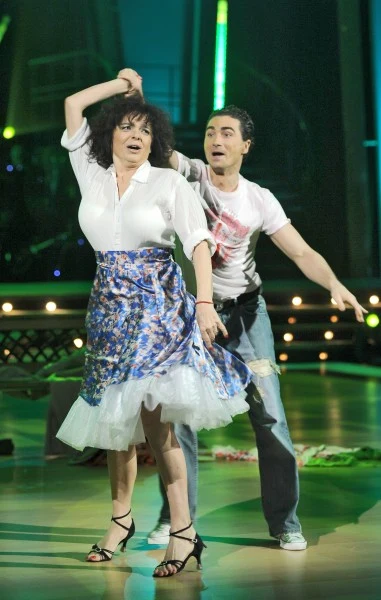 - Pierwszy raz w tym programie zdarza się, żeby ktoś tak źle tańczył i nie odpadł - żartowała w jednym z odcinków Beata Tyszkiewicz. Grochola i Kliment otrzymali wtedy ledwie... 21 punktów