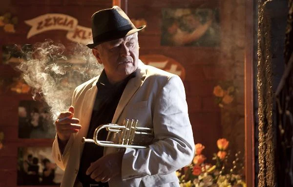 W "Piątej porze roku" (2012) Jerzego Domaradzkiego, romantycznej komedii dla seniorów
