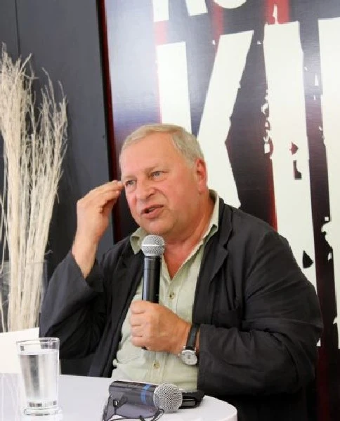 - To Krzysztof pokazał mi świat filmu. Wcześniej nigdy o sobie nie myślałem jako o aktorze filmowym. Dla mnie najważniejszy był teatr. Spotkanie z nim wszystko odmieniło - Stuhr mówił na spotkaniu w Kazimierzu.