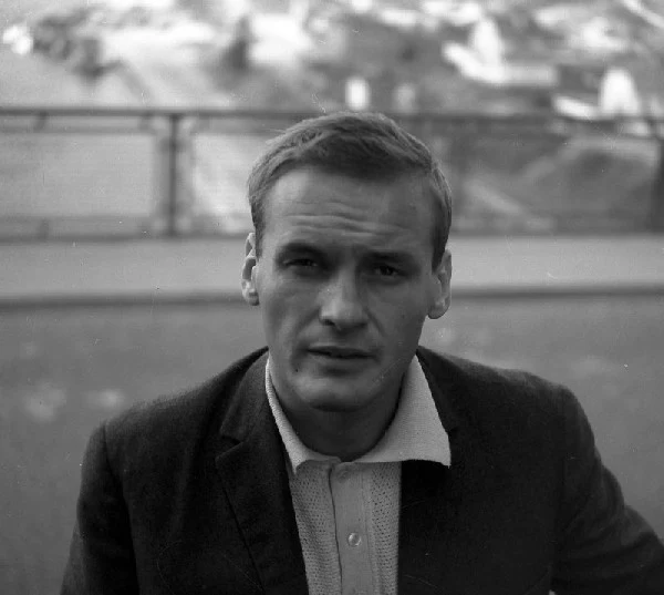 W swych pierwszych filmach stworzył autobiograficzną postać Andrzeja Leszczyca - "warszawskiego Jamesa Deana".