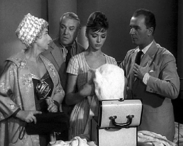 W filmie "Tysiąc talarów" (z Aleksandrem Dzwonkowskim, Barbarą Kwiatkowską i Edwardem Dziewońskim)