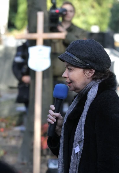 - Jej obecność na ekranach a także w opowieściach i anegdotach była zawsze ożywcza - powiedziała nad grobem Elżbiety Czyżewskiej Joanna Szczepkowska, prezes Związku Artystów Scen Polskich.