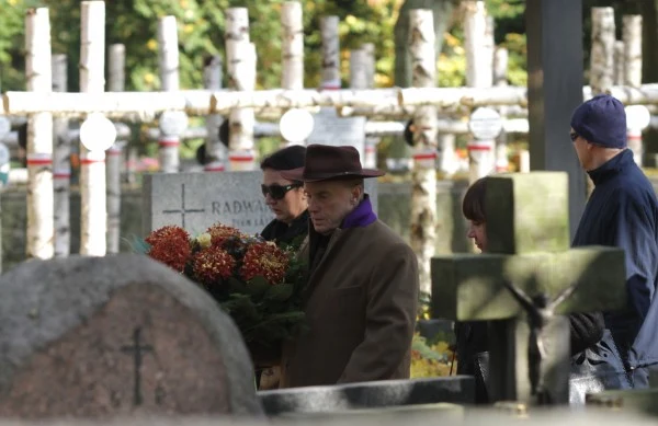 Jedną z najpopularniejszych polskich aktorek lat 60. pożegnali rodzina, przyjaciele, aktorzy. Na pogrzebie byli m.in. Janusz Głowacki, Daniel Olbrychski, Andrzej Mitan, Joanna Szczepkowska, dyrektor Instytutu im. Adama Mickiewicza Paweł Potoroczyn.