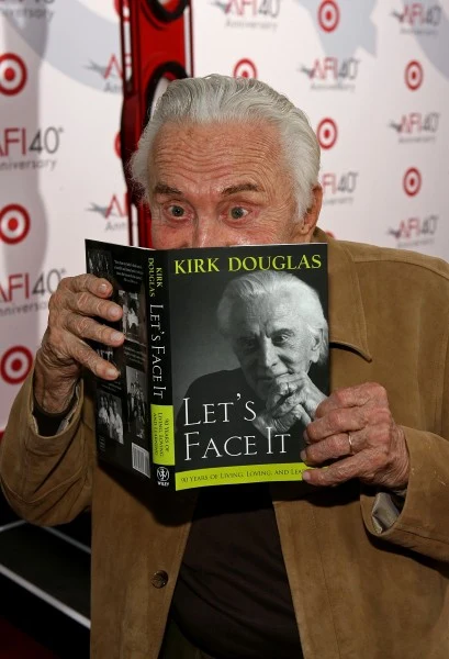 "Lets' Face It!". Kirk Douglas promuje swoją autobiografię - fot. Frazer Harrison