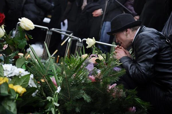 W pożegnalnej mszy św. udział wzięła rodzina i przyjaciele artysty, m.in.: Małgorzata Braunek, Zofia Czernicka, Anna Romantowska, Anna Seniuk, Magdalena Zawadzka, Ewa Ziętek, Ignacy Gogolewski, Daniel Olbrychski, Jerzy Zelnik.
