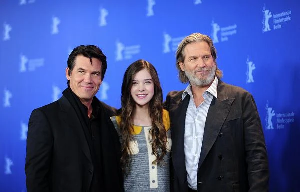 Odtwórcy głównych ról w "Prawdziwym męstwie": Josh Brolin, Hailee Steinfeld i Jeff Bridges