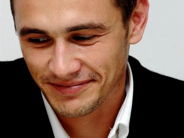 Lekcje aktorstwa dały jednak efekt i 19-letni Franco po raz pierwszy pojawił się na małym ekranie. Zagrał w jednym z odcinków serialu "Niebieski Pacyfik". Następnie pojawił się w kolejnym serialu "Portret zabójcy" oraz w telewizyjnym filmie kryminalnym "Policyjna odznaka".