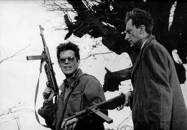 "Popiół i diament" (1958) - ekranizacja głośnej książki Jerzego Andrzejewskiego. Zbyszek Cybulski jako polski James Dean. Nagroda stowarzyszenia krytyków filmowych FIPRESCI na festiwalu w Wenecji.