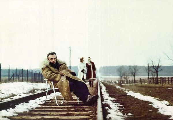 "Wszystko na sprzedaż" (1968) - autotematuyczny film, będący hołdem dla zmarłego Zbyszka Cybulskiego