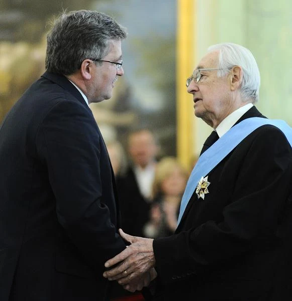 Prezydent Bronisław Komorowski i Andrzej Wajda / fot. Maciej Biedrzycki