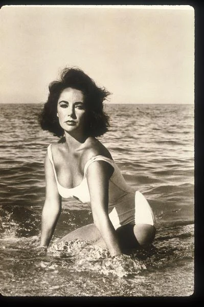 - Była jedną z najpiękniejszych kobiet w historii kinematografii - dodawali krytycy. Elizabeth Taylor - ostatnia z wielkich gwiazd Hollywood - zmarła 23 marca 2011 roku, w wieku 79 lat