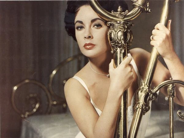 W filmie "Kotka na gorącym blaszanym dachu" Richarda Brooksa (1955)