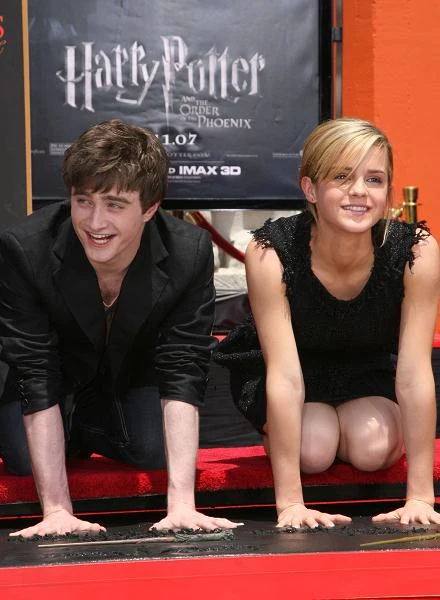 Lipiec 2007, z Danielem Radcliffem podczas odciśnięcia dłoni przed hollywoodzkim Grauman's Chinese Theater - fot. Alberto E. Rodriguez