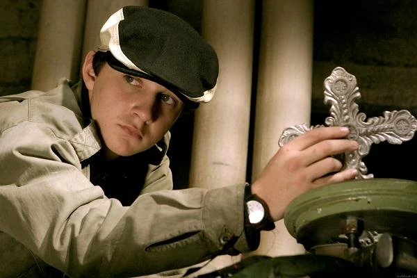W thrillerze Francisa Lawrence'a "Constantine" (2005)  wystąpił u boku Keanu Reevesa i Rachel Weisz