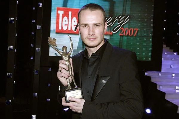 Dwukrotnie w swojej karierze (w 2007 i 2008 roku) otrzymywał Telekamerę "Tele Tygodnia" dla najpopularniejszego aktora