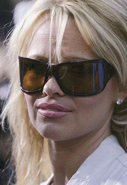 W 2005 roku na premierze filmu 'Rize". Coraz trudniej ukryć zmarszczki... - fot. Mark Mainz