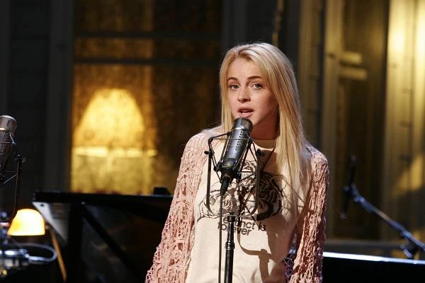 Po raz pierwszy z uznanym reżyserem pracowała dopiero w 2006 roku przy okazji filmu "Ostatnia audycja". Wielki Robert Altman dał jej nawet szansę zaprezentowania wokalnych umiejętności.