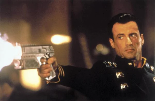 Jako bezwględny sędzia Dredd