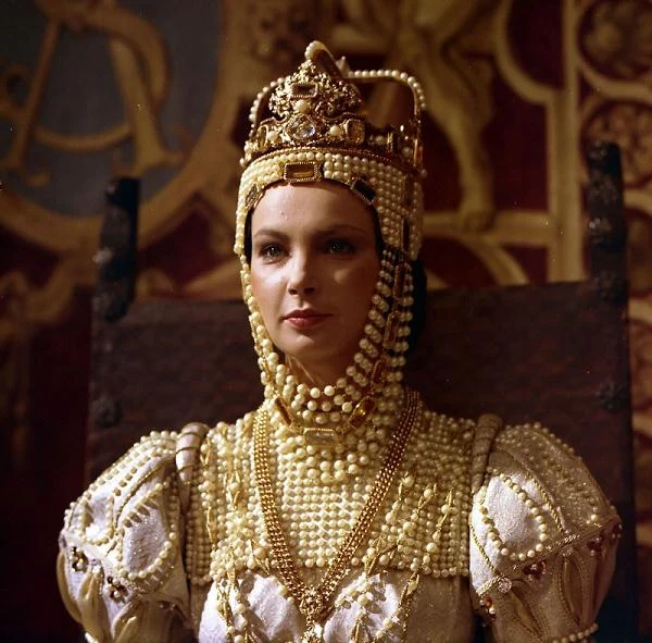 Za rolę Barbary Radziwiłłówny w serialu "Królowa Bona" (1980) otrzymała Nagrodę Przewodniczącego Komitetu d/s Radia i Telewizji