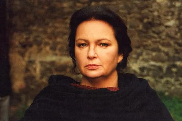 W "Wiedźminie" (2001) Marka Brodzkiego wcieliła się w postać Nenneke, kapłanki ze świątyni Melitele