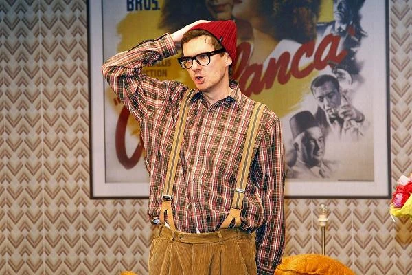 Ma za sobą teatralny debiut w sztuce Woody'ego Allena "Zagraj to jeszcze raz, Sam"