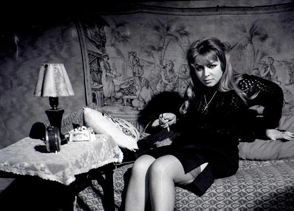 W filmie "Dziś w nocy umrze miasto" (1966) Jana Rybkowskiego wcieliła się w postać prostytutki