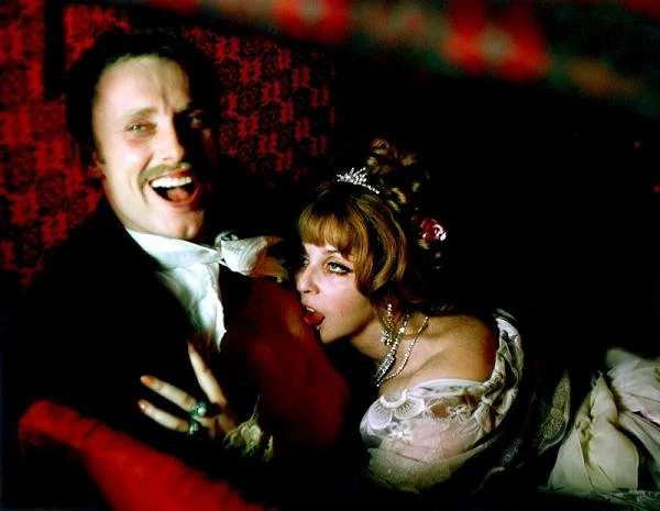 Rola Lucy Zuckerowej w "Ziemi obiecanej" (1974) Andrzeja Wajdy uznawana jest za najodwazniejszą w aktorskim dorobku Kaliny Jędrusik