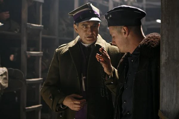 Olgierd Łukaszewicz w "Katyniu" (2007) Andrzeja Wajdy, gdzie wcielił się w postać kapelana