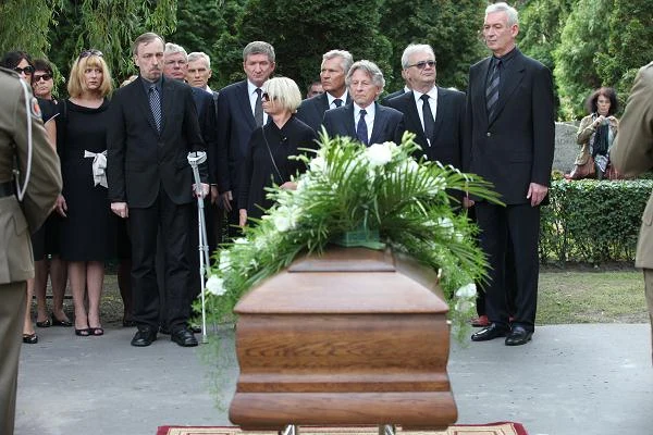 - Kuba Morgenstern był dobrym człowiekiem o kompletnej wrażliwości, jednym z najlepszych pedagogów - mówił minister kultury Bogdan Zdrojewski (L), żegnając artystę.