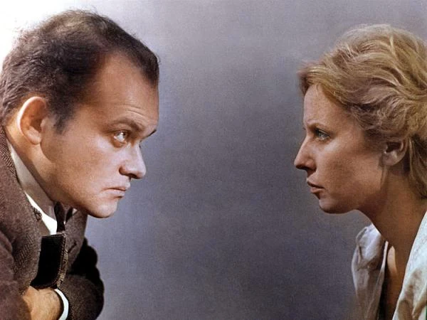 W "Przesłuchaniu" (1981) Ryszarda Bugajskiego wcielił się w postać przesłuchującego bohaterkę Krystyny Jandy bezwzględnego i cynicznego porucznika Morawskiego.