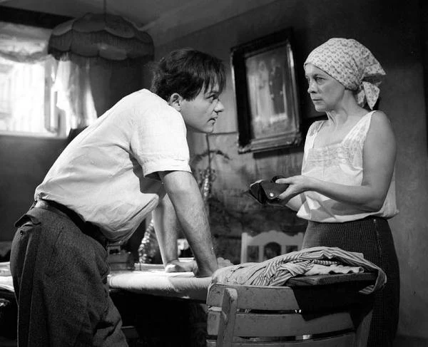 W "Matce Królów" (1984) Janusza Zaorskiego jako Zenon Król - syn Łucji (Magda Teresa Wójcik)