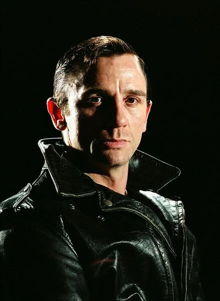 W filmowej biografi Trumana Capote'a "Bez skrupułów" (2006) zagrał Perry'ego Smitha - bohatera słynnego reportażu amerykańskiego pisarza "Z zimną krwią".