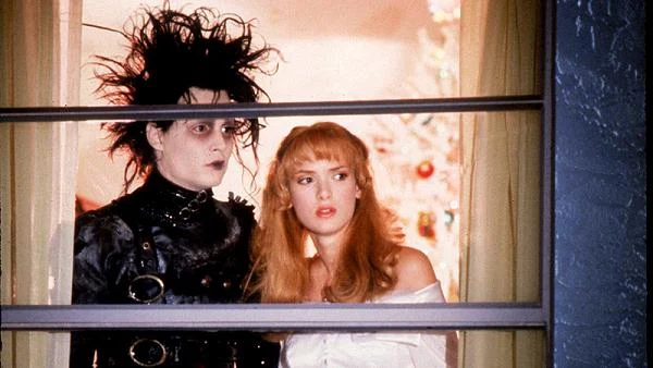 W kultowym już "Edwardzie Nożycorękim" Tima Burtona zagrała u boku Johnny'ego Deppa