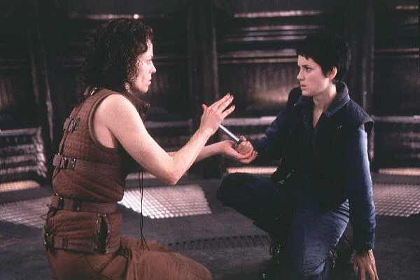 Partnerowała Sigourney Weaver w czwartej części "Obcego" w reżyserii Jean-Pierre'a Jeuneta o podtytule "Przebudzenie"