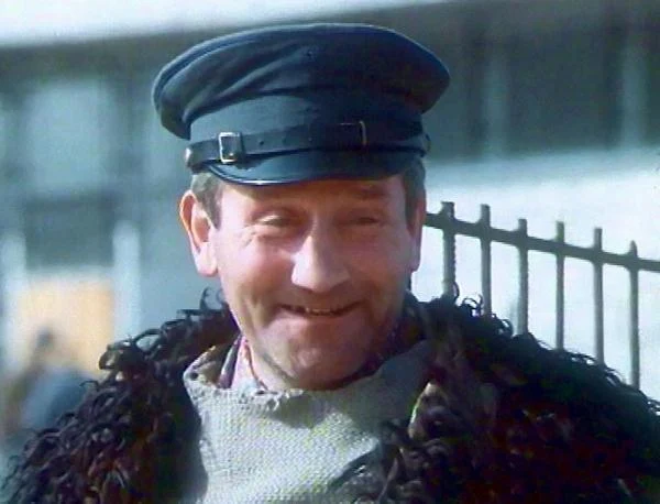 W "Nie ma róży bez ognia" (1974) ponownie zagrał postać dozorcy na budowie