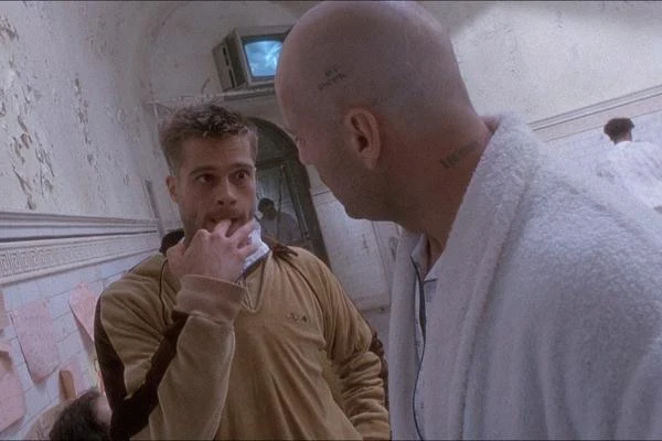 Za rolę Jeffrey'a Goinesa w "12 małpach" dostał Złotego Globa i był nominowany do Oscara (na zdjęciu z Brucem Willisem)