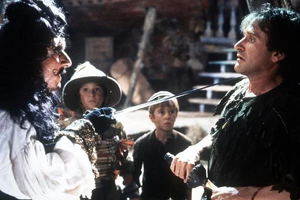 Dustin Hoffman kontra Robin Williams w kolejnej wersji historii Piotrusia Pana, filmie "Hook" (1991)