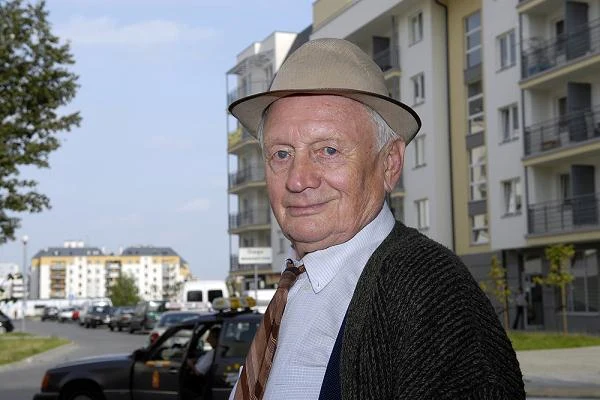 Witold Pyrkosz był jednym z najwybitniejszych polskich aktorów. Znany był z serialowych ról - niezapomniane kreacje stworzył w takich produkcjach, jak "Janosik", "Czterej pancerni i pies", "M jak miłość". Wszyscy pamiętają również jego znakomitą kreację w filmie "Vabank" Juliusza Machulskiego. 