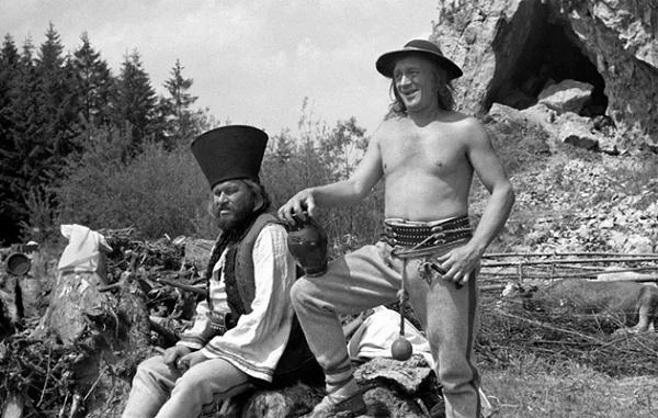 Najbardziej charakterystyczną i najlepiej pamiętaną przez widzów rolą aktora jest jednak kreacja Jędrusia Pyzdry w kultowym serialu z lat 70. Jerzego Passendorfera "Janosik".