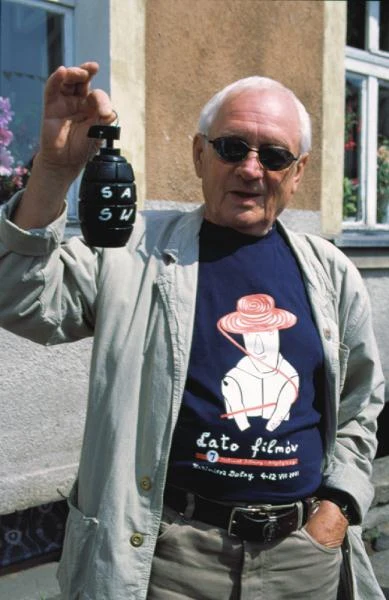 Kolejną ze sztandarowych ról Pyrkosza jest Balcarek w serialu "Alternatywy 4".