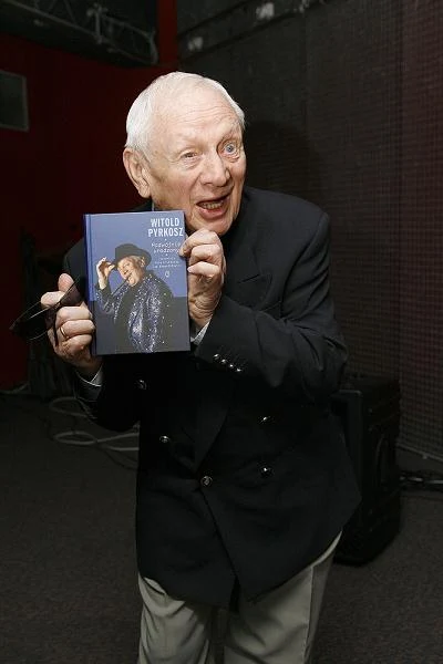 W 2009 roku wydano książkę Anny Grużewskiej i Izy Komendołowicz "Podwójnie urodzony", będącą zapisem wywiadu-rzeki z Witoldem Pyrkoszem.